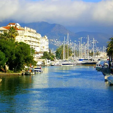 Kar15-beach Front, See Views, Wifi, Dowtown Empuriabrava